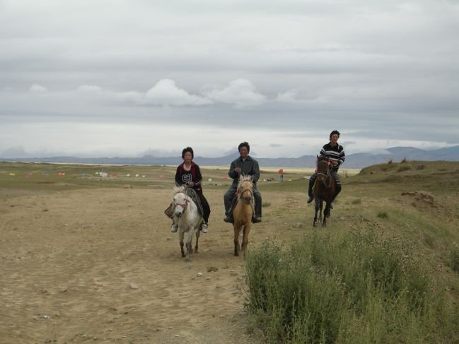  2006:09:03 23:06:45   Horsemen in wetlands adjacent to Beach Ridge Outcrop - East Side of Lake.jpg
